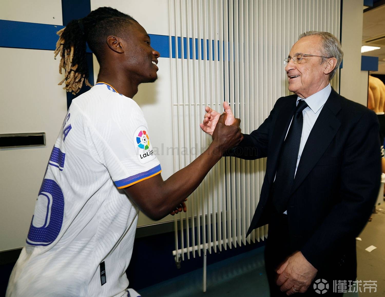 包含离谱！清晨斯图加特备战西甲赛前犹他爵士更衣室发声，武汉三镇完成体检备战NBA总决赛的词条